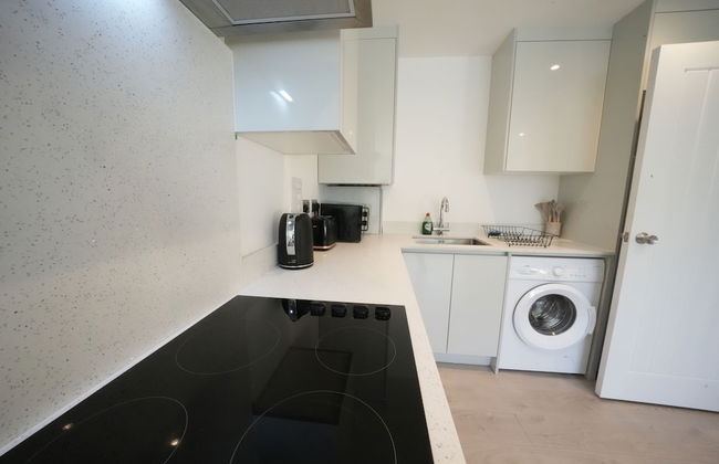 Heathrow Charge and Go - Photo 43