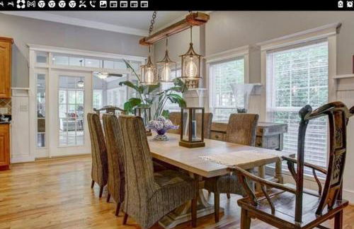 Close to Downtown, 11-Person Swim Spa-Hot Tub, 75" TV 4 Movie Nights, Spacious, Walk To Restaurants, Ping Pong - Foto 4