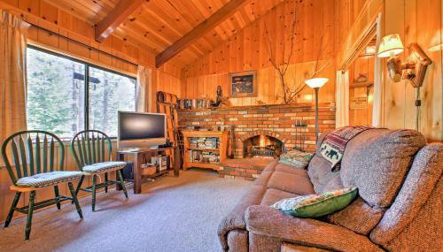 Big Bear Lake Cabin with Deck about 7 Mi to Ski Slopes! - Foto 1
