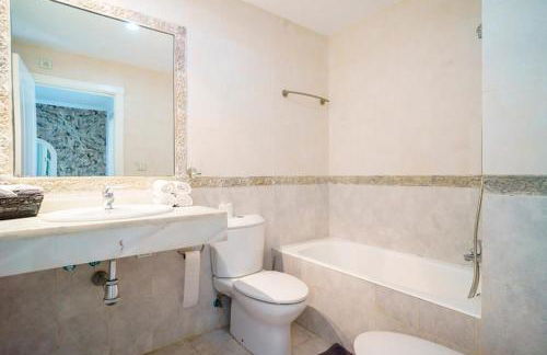 Stunning 3BR in Hacienda Del Sol Beach & Pool - Photo 15