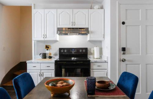 Private Classy 2nd Flr 3 Bed Apt Near Downtown - Foto 8