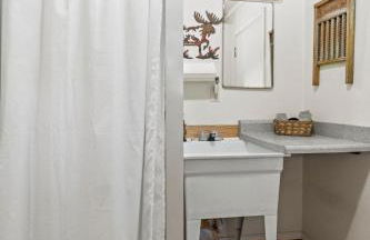 Creekside Cabin with Hot Tub-Fireplace-Pool Table - Foto 26