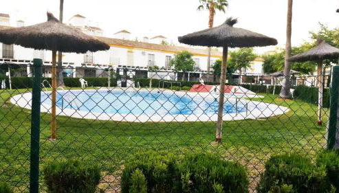 Chalet Adosado con dos terrazas y piscina - Foto 5