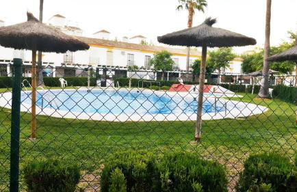 Chalet Adosado con dos terrazas y piscina - Photo 5