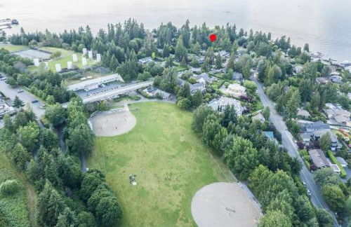 Private park in a cozy home next to I-90 huge yard - Foto 95