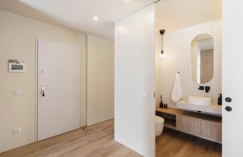 Green Coast Beachfront Retreat By Minhos Guest - Photo 12