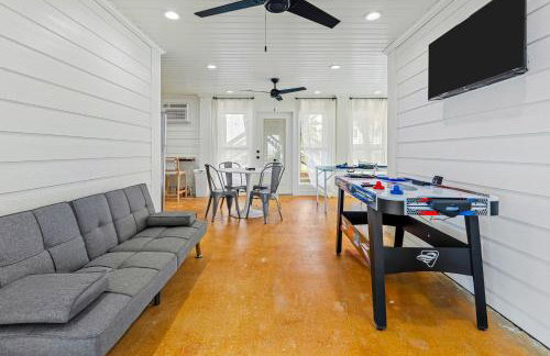Bring Your Boat! Lake Charles Home w/ Dock & Lift - Foto 5