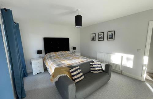 Modern Coastal Retreat, 5-Bedroom, 4-Bathroom Home, with Parking in Portsoy - Foto 12