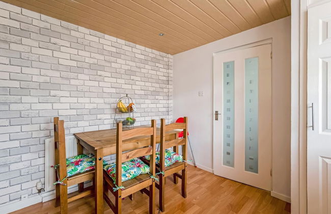 Centrally Situated 1 Bedroom House in Cumbernauld - Photo 15