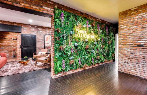 Private Poolside Paradise Attached Home by Denver - Foto 23