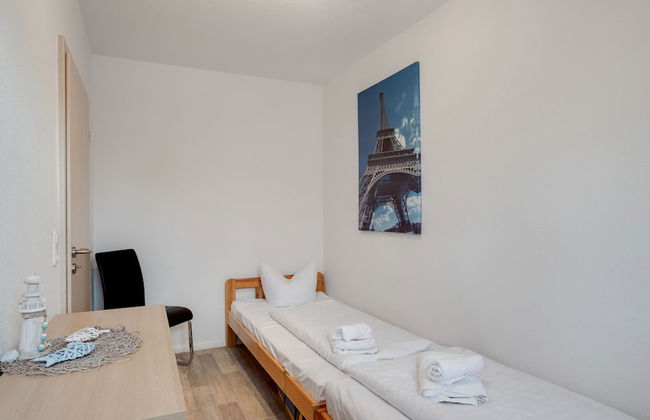 Snug Apartment in Kalkhorst with Terrace near City Center - Foto 10