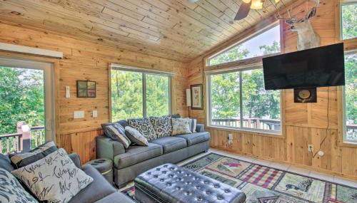 Big Lake Getaway with Private Beach and Fire Pit! - Foto 3