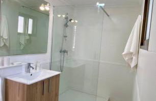 Mediterranean Villa - Private Pool , Garden & BBQ - Photo 12