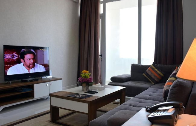 President Waves - Photo 19