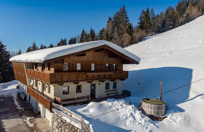 Gorgeous Chalet with Hot Tub in Tyrol - Foto 1