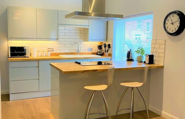 Luxury 2 bed Apartment Golden Triangle w Parking - Foto 4