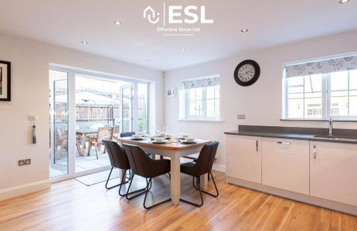 Large Modern 4 Bedroom House in Uttoxeter, Near Alton Towers, Great for Families - Foto 31