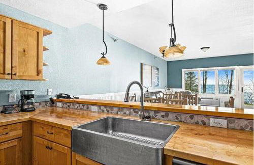 Whispering Pines Lake Views 1BR King Suite - Foto 15