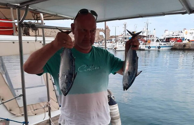 Capitán Manolis Pesca con barbacoa en el barco - Foto 22