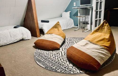 Chalet Retreat w/ Hot Tub, Short Walk to Lake & Pool - Photo 13