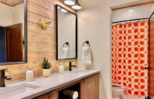 Brand NEW Cabin in the pines - Foto 54