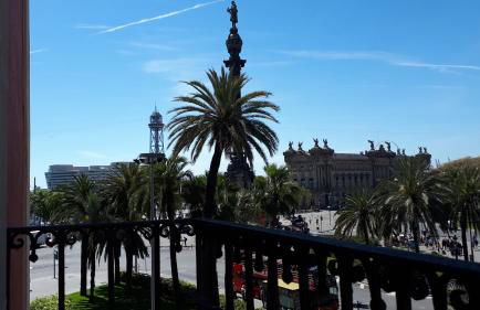 Beautiful Apartment on Las Ramblas with Port views - Photo 25