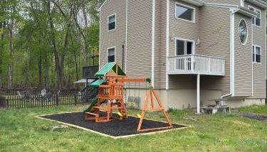 Poconos Modern Chalet I Hot Tub I Home Theater I Fenced Yard I Pet Friendly - Foto 2, Garden view