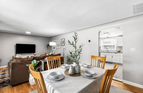 Warm & Comfy 2BR, Huge Backyard, Great Location! - Photo 39