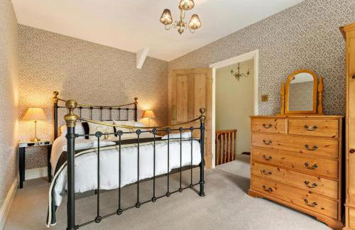 Pendre Farmhouse Llwyndafydd - Photo 10