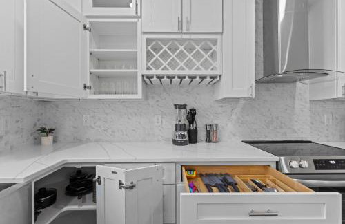 Brand New 4BR Near Downtown and Lucas Oil Stadium - Photo 15