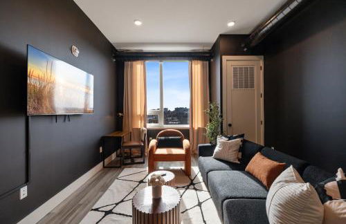 2BR 2BA, King bd, Gym, Free Parking, 8min to Train - Foto 45