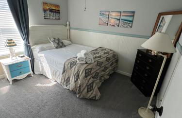 Waterfront retreat minutes from the beach - Foto 8