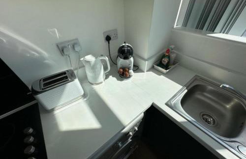 Two Bedroom City View Apartment Liverpool by StaySavvy Accommodation - Photo 39