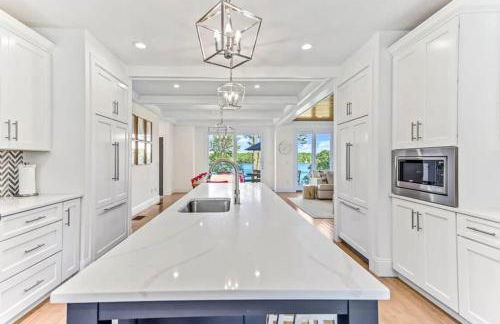 Luxury Waterfront Home w Heated Pool and Hot Tub - Foto 11