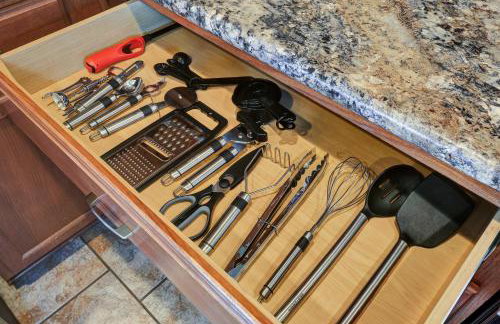 Hot Tub Retreat Games BBQ Air Hockey Swing Set - Foto 22