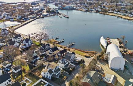 Historic Home and Cottage with Seaport View - Foto 7