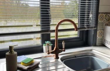 Otter 1 - Private Hot Tub - Bali Inspired Lodge - Bath - Longleat - Wiltshire - Photo 37