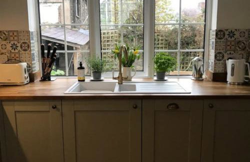 Cosy Cottage in Medieval Conwy with garden and parking - Foto 5