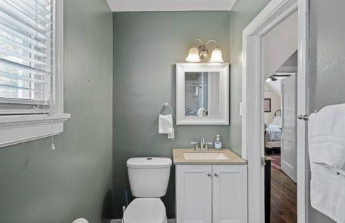 Private House + Yard Central Location to all RVA - Foto 13