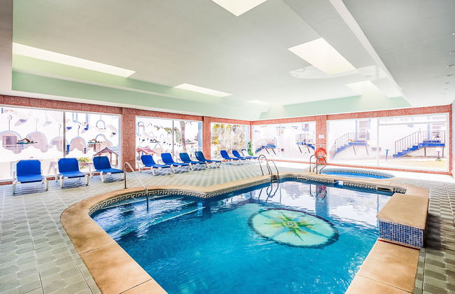 2 bedroom Apartment in Marbella with swimming pool and garden - Photo 23