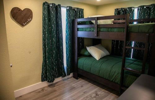 StockYards! Less than 4 minutes-Sleeps 8-Lee House - Foto 2