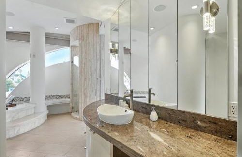 The Wave House! Custom Gem with Panoramic Views, Fire Pit, BBQ, Pool Table - Foto 79