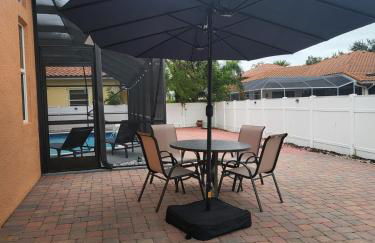 Luxurious 4-Bedroom House with Pool - Foto 35