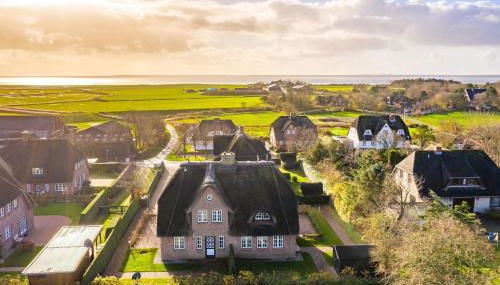 Seesucht-Föhr - Moderne Reet-Haushälfte mit Sauna, Garten & Terrasse nahe Wattenmeer - Foto 2
