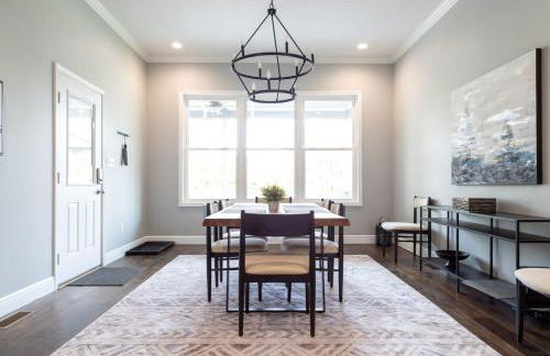 Lovely Modern 3BR-3BA Grove Home ABODEbucks - Photo 10