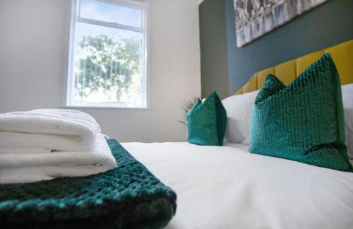 Spacious & Modern Oasis, 4-Bed House, Sleeps 7 - Foto 8