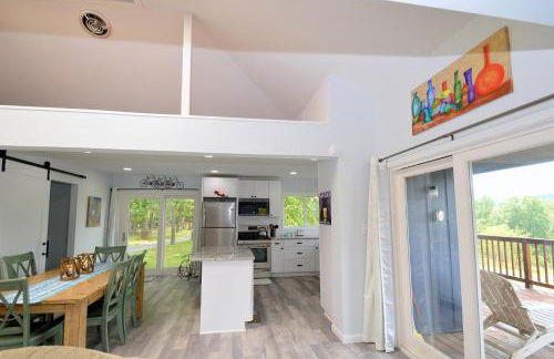 Black Bear Cabin - Fire Pit, Grill, View, Pet Friendly, Fireplace, King Bed, Wifi, Game Room - Foto 20