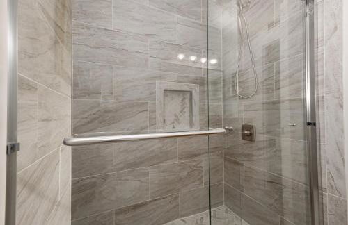 Pondview Modern Farmhouse Condo Half Mile to Beach - Foto 27