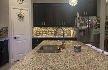 Modern Family Fun Home near AT&T Stadium, Rangers,6Flags, Epic Water Park - Foto 24