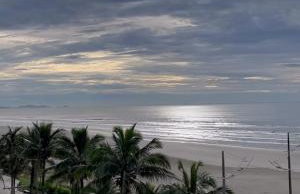 Vista incrível é no Apê Reformado de Frente pro Mar - Photo 3